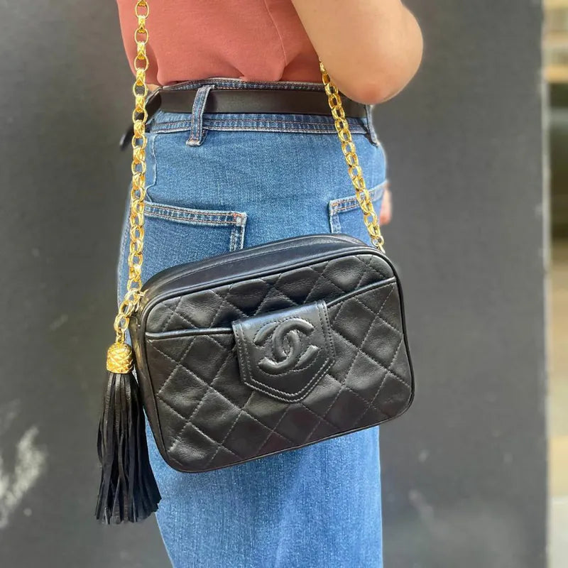 ju480-chanel-vintage-black-lambskin-gold-chain-tassel-camera-bag
