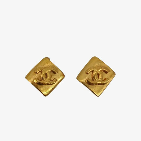 jt234-chanel-vintage-diamond-shape-gold-plated-clip-on-earrings