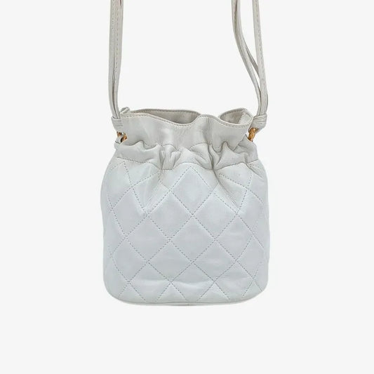 jt382-chanel-vintage-white-lambskin-drawstring-bucket-bag