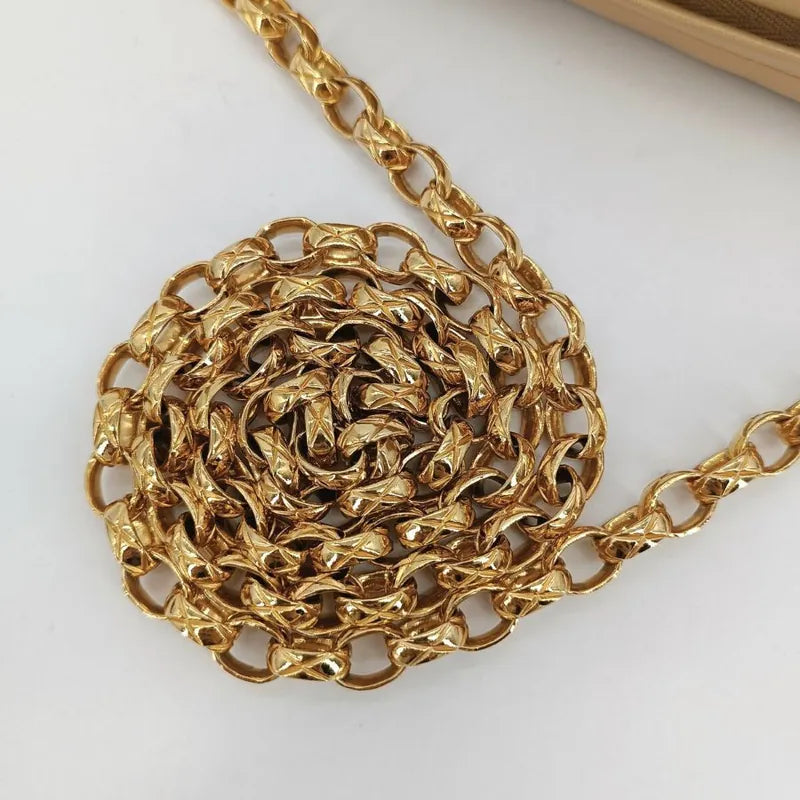 jt620-chanel-vintage-beige-lambskin-gold-chain-camera-bag