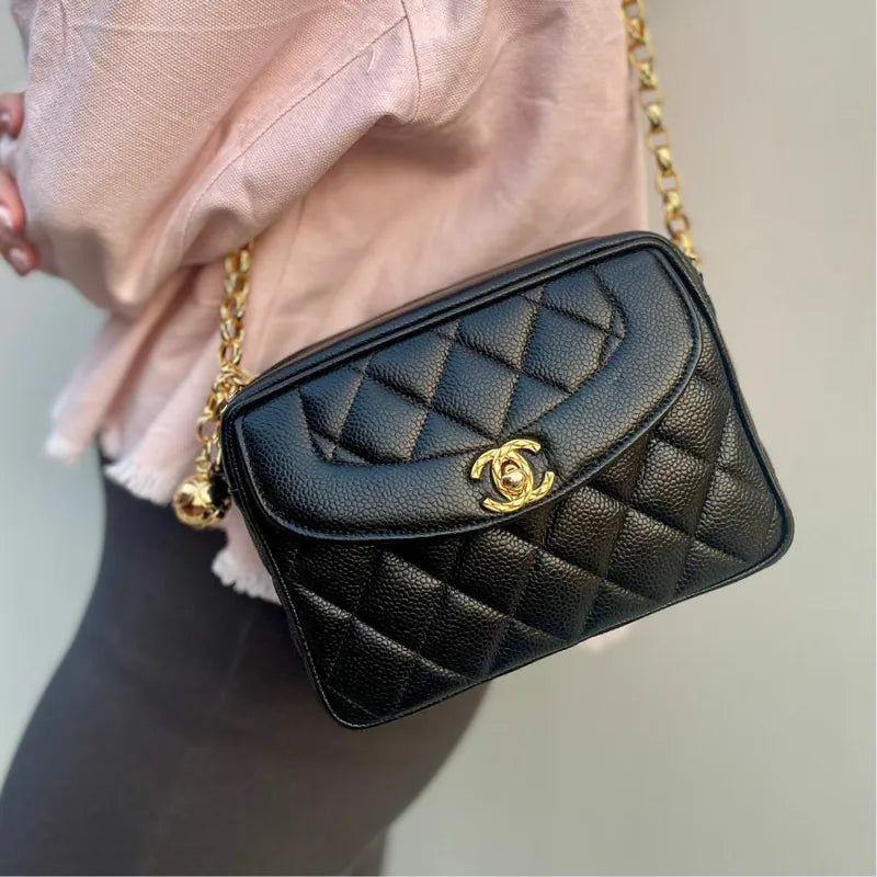 rb877-chanel-vintage-black-caviar-leather-gold-chain-camera-bag