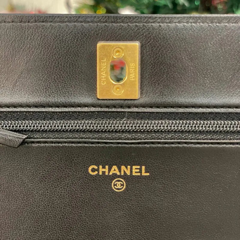 c523-chanel-black-lambskin-wallet-on-chain-