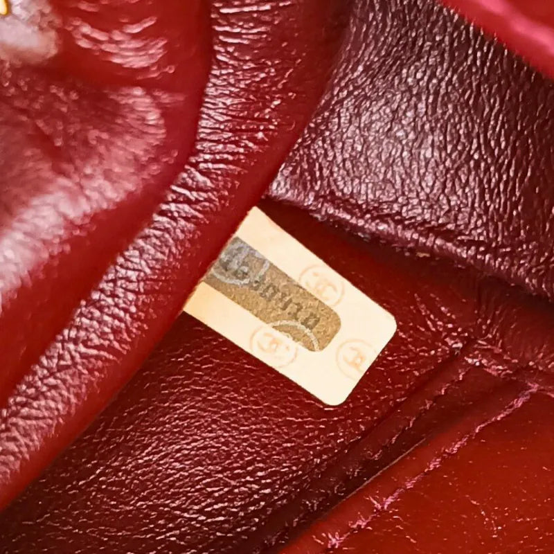 ra838-chanel-vintage-black-lambskin-chevron-handbag