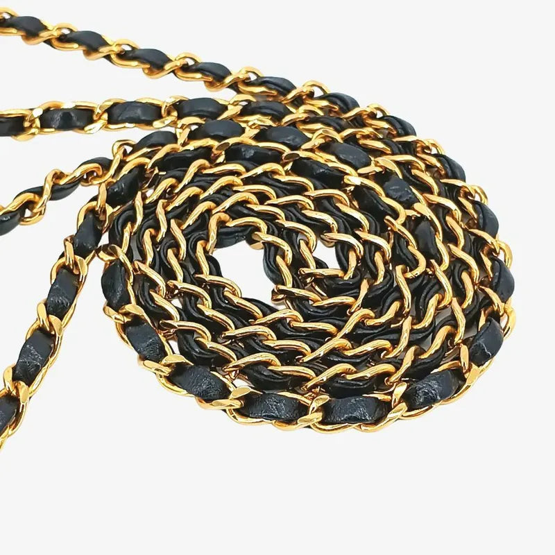 jt669-chanel-vintage-black-ostrichskin-camera-bag