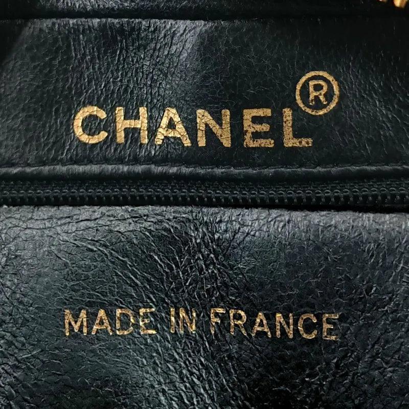 jw233-chanel-vintage-black-lambskin-gold-chain-camera-bag