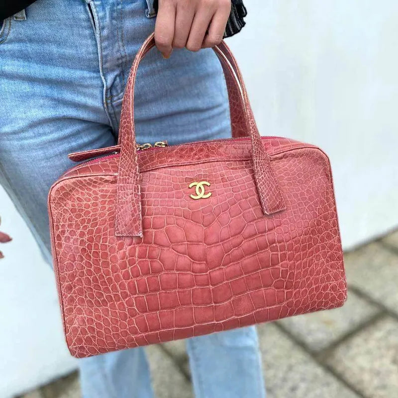 js600-chanel-vintage-pink-crocodile-skin-handbag