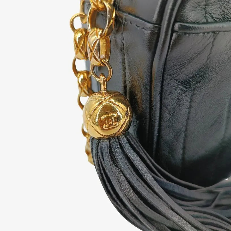 ra642-chanel-vintage-black-lambskin-tassels-gold-chain-camera-bag
