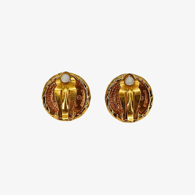 jw614-chanel-vintage-round-gold-plated-clip-on-earrings