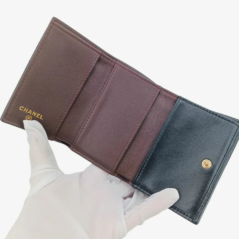 ju428-chanel-black-lambskin-classic-small-flap-wallet