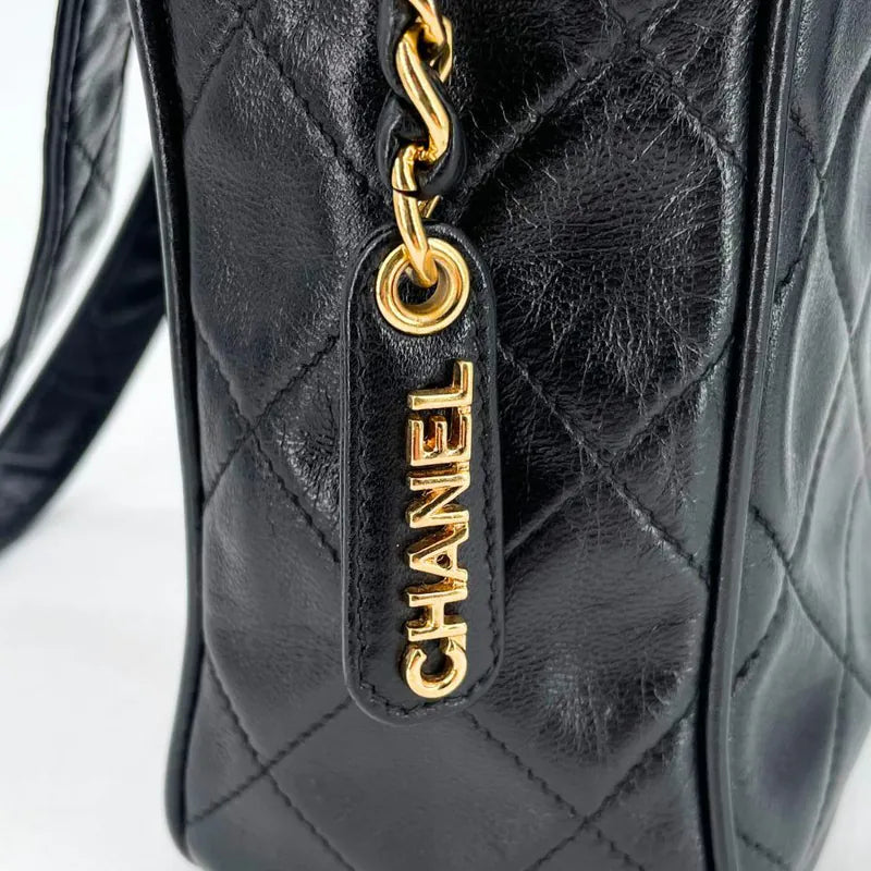 jx726-chanel-vintage-black-lambskin-quilted-handbag