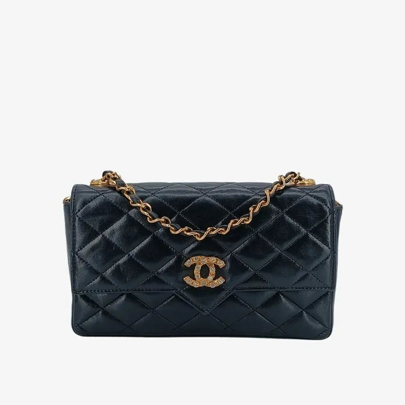 ra104-chanel-vintage-black-lambskin-pointed-flap-bag