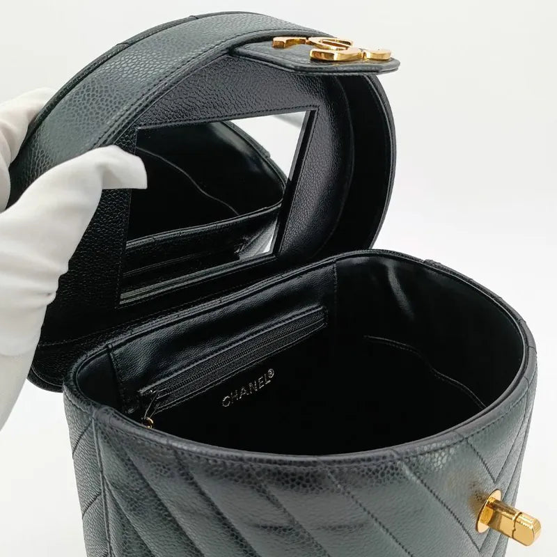 jr289-chanel-vintage-black-caviar-leather-chevron-cosmetic-bag