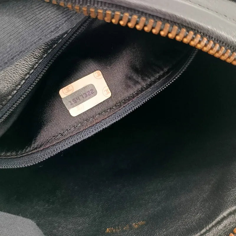 jt135-chanel-vintage-black-lambskin-quilted-camera-bag