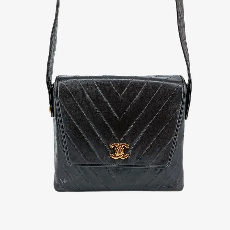 c357-chanel-vintage-black-lambskin-chevron-flap-bag