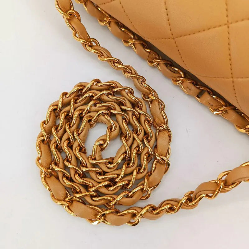 ra951-chanel-vintage-beige-lambskin-23cm-classic-flap-bag