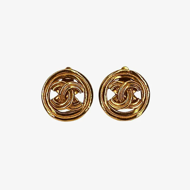 jw801-chanel-vintage-round-gold-plated-clip-on-earrings
