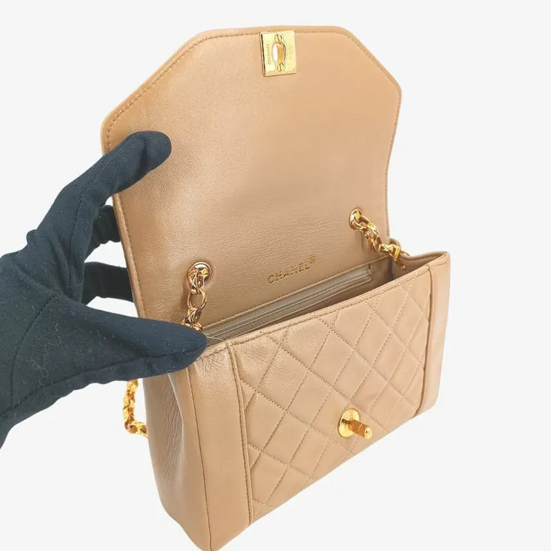 c381-chanel-vintage-beige-lambskin-quilted-gold-chain-flap-bag