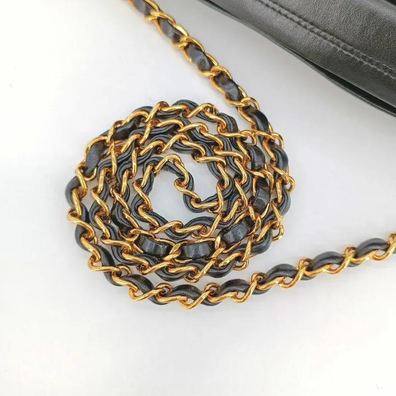 jt616-chanel-vintage-black-lambskin-quilted-camera-bag