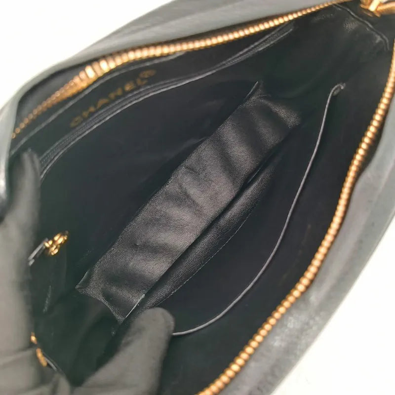 rb926-chanel-vintage-black-caviar-leather-camera-bag