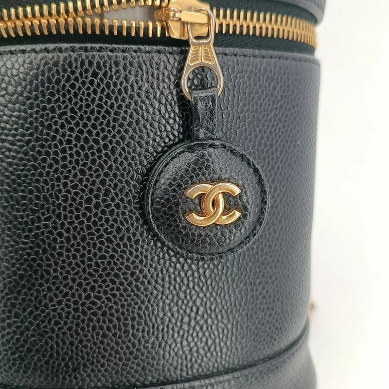 jt097-chanel-vintage-black-caviar-leather-cosmetic-bag