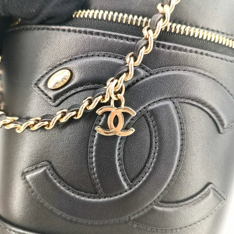 ra179-chanel-black-lambskin-vanity-case-bag