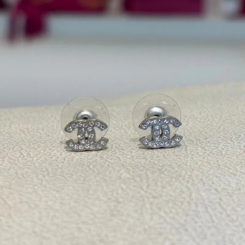 rc896-chanel-silver-crystal-cc-logo-earrings