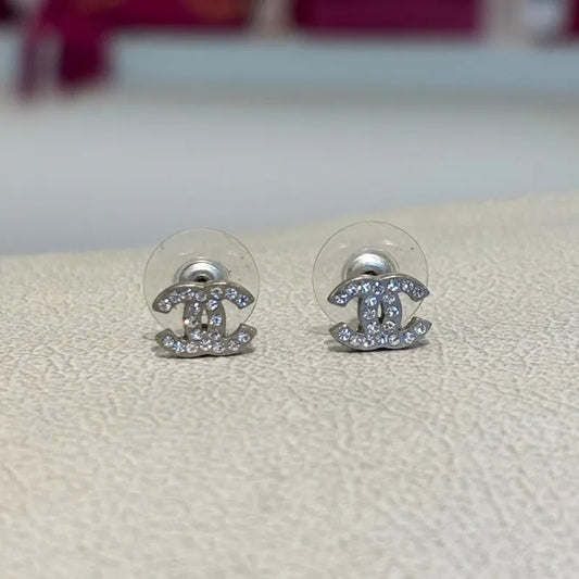 rc896-chanel-silver-crystal-cc-logo-earrings