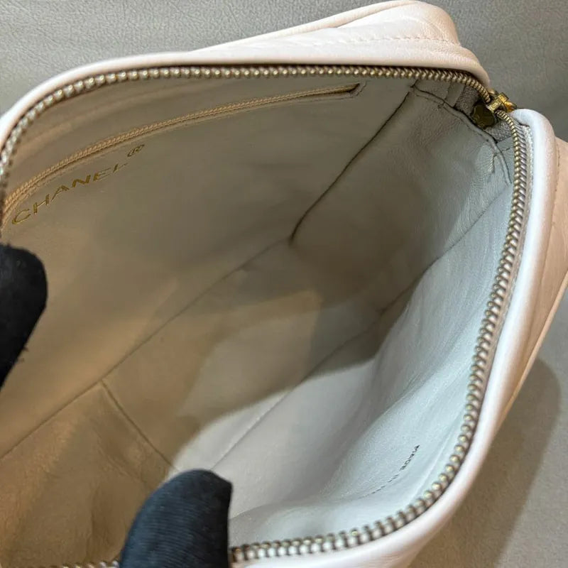 jx330-chanel-vintage-beige-lambskin-quilted-camera-bag