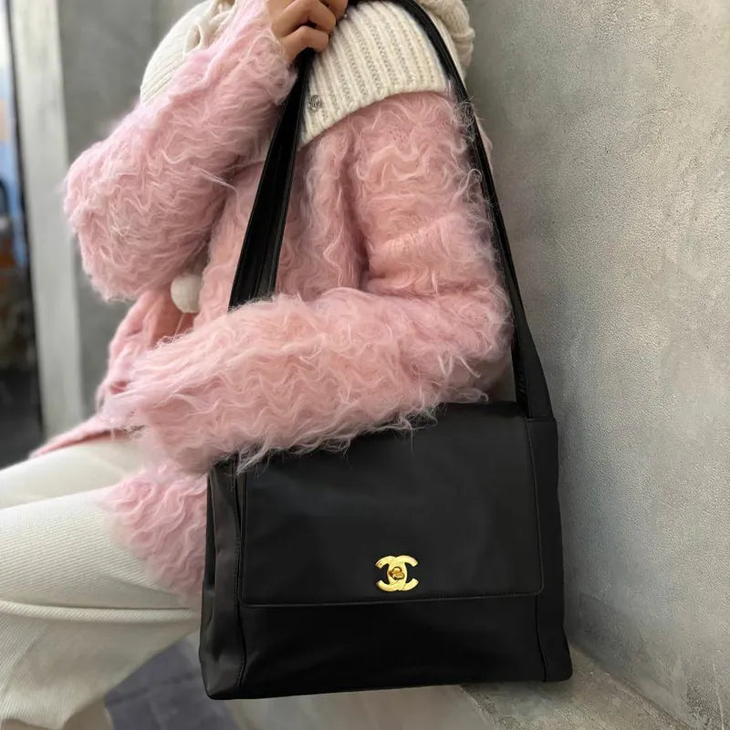 jw556-chanel-vintage-black-calfskin-tote-bag