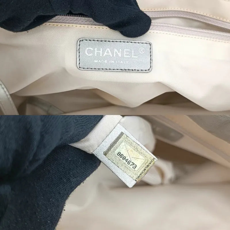 ra215-chanel-vintage-silver-nylon-handbag