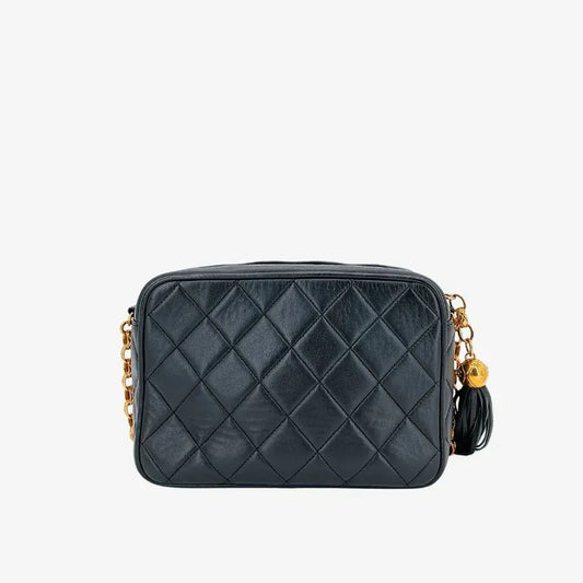 jw233-chanel-vintage-black-lambskin-gold-chain-camera-bag