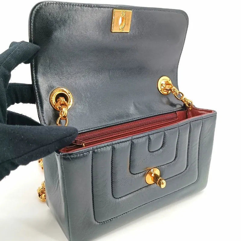 ra200-chanel-vintage-black-lambskin-gold-chain-flap-bag