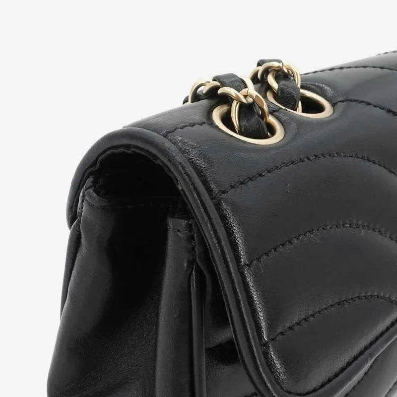 jr464-chanel-black-lambskin-wave-pattern-flap-bag