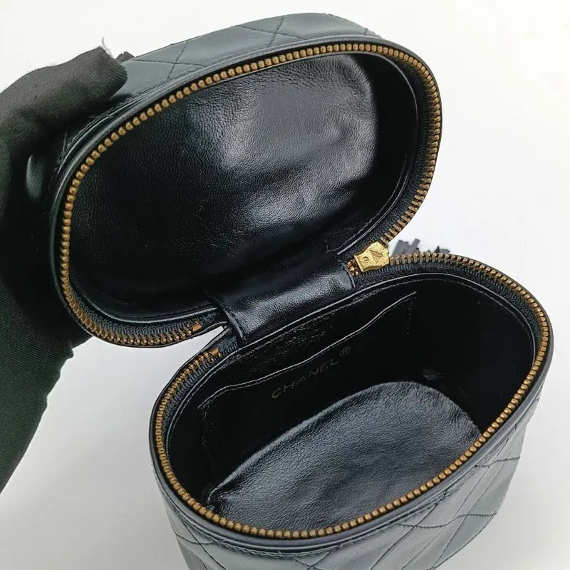 ra253-chanel-vintage-black-lambskin-tassel-bucket-bag