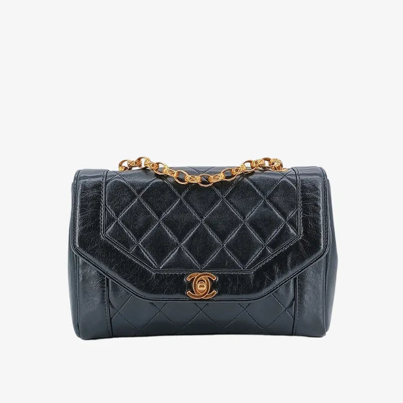 ra495-chanel-vintage-black-lambskin-quilted-gold-chain-flap-bag