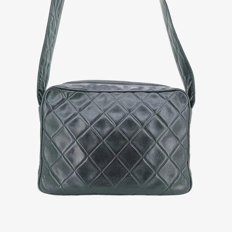 jt599-chanel-vintage-black-lambskin-tessel-camera-bag