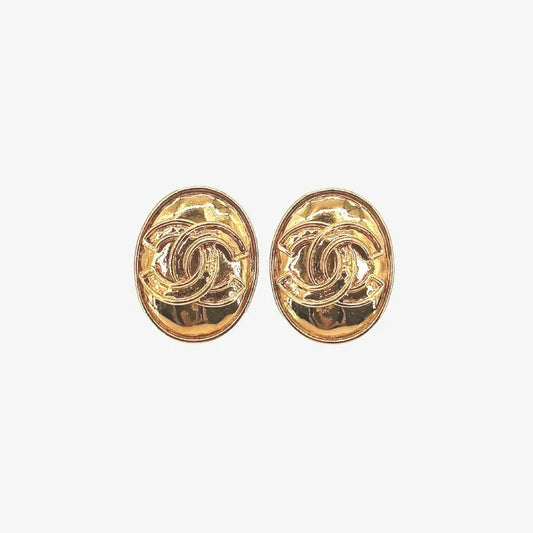 tk001-chanel-vintage-oval-gold-plated-clip-on-earrings