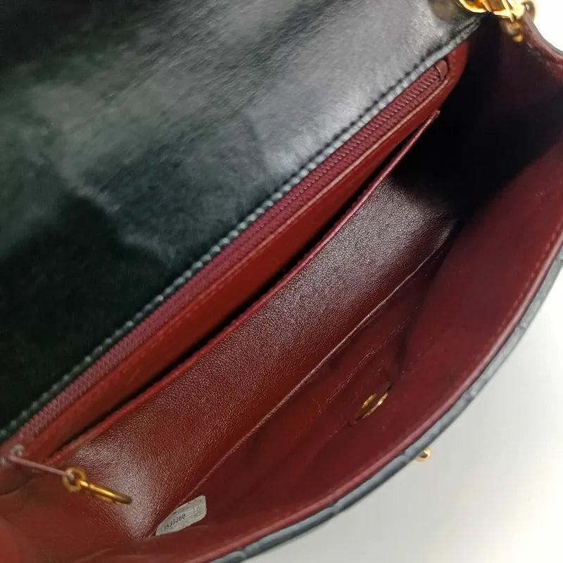 js675-chanel-vintage-black-lambskin-gold-chain-flap-bag