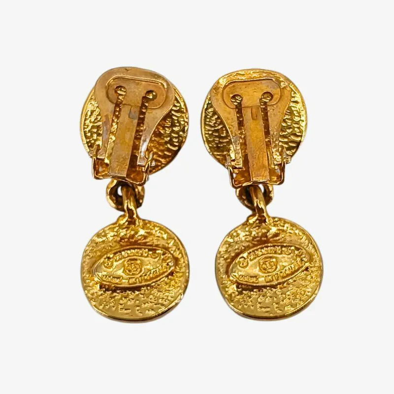 c421-chanel-vintage-red-green-glass-crystal-clip-on-earrings