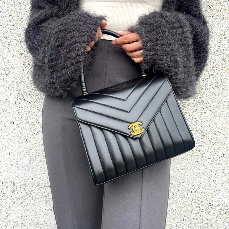 sh011-chanel-vintage-black-lambskin-vertical-chevron-handbag