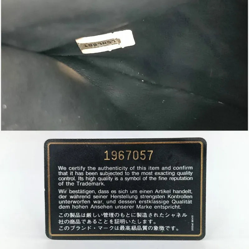 js358-chanel-vintage-black-lambskin-chevron-camera-bag