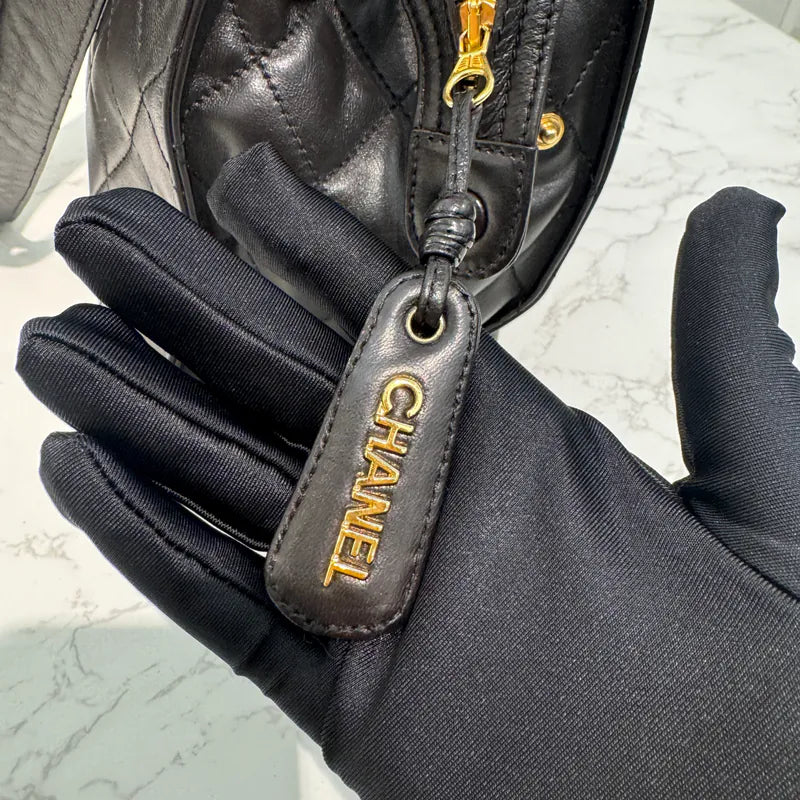 rc536-chanel-vintage-black-lambskin-tote-bag