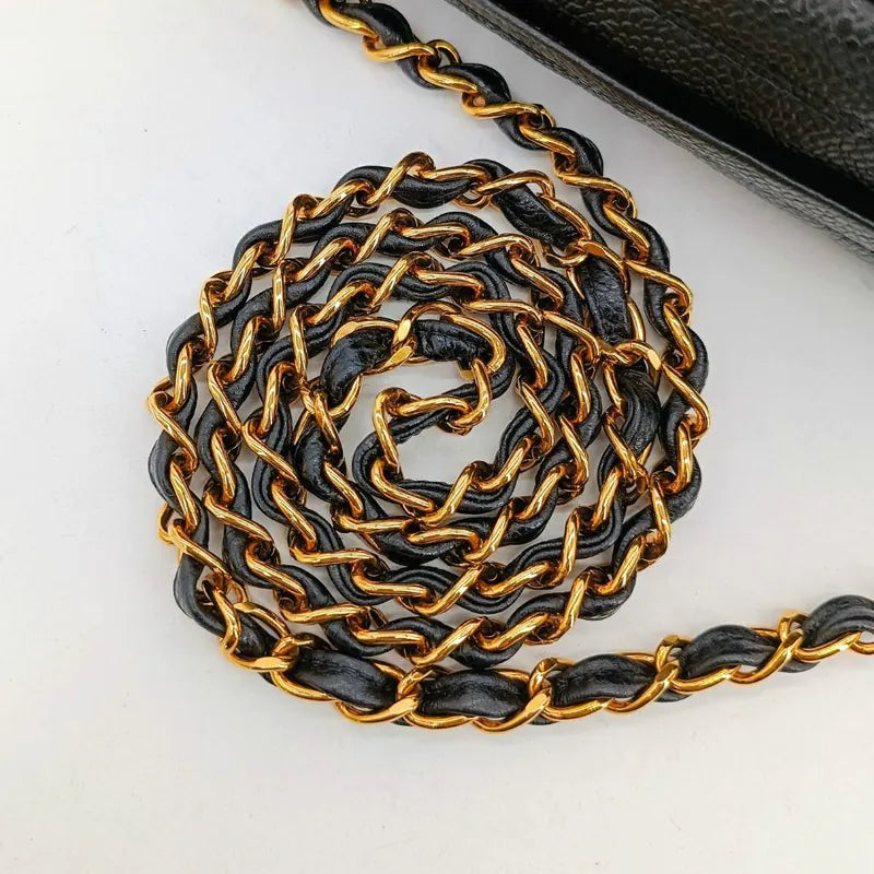 rb926-chanel-vintage-black-caviar-leather-camera-bag