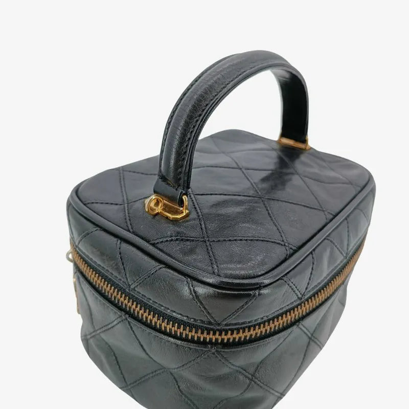 ju259-chanel-vintage-black-calfskin-quilted-vanity-bag