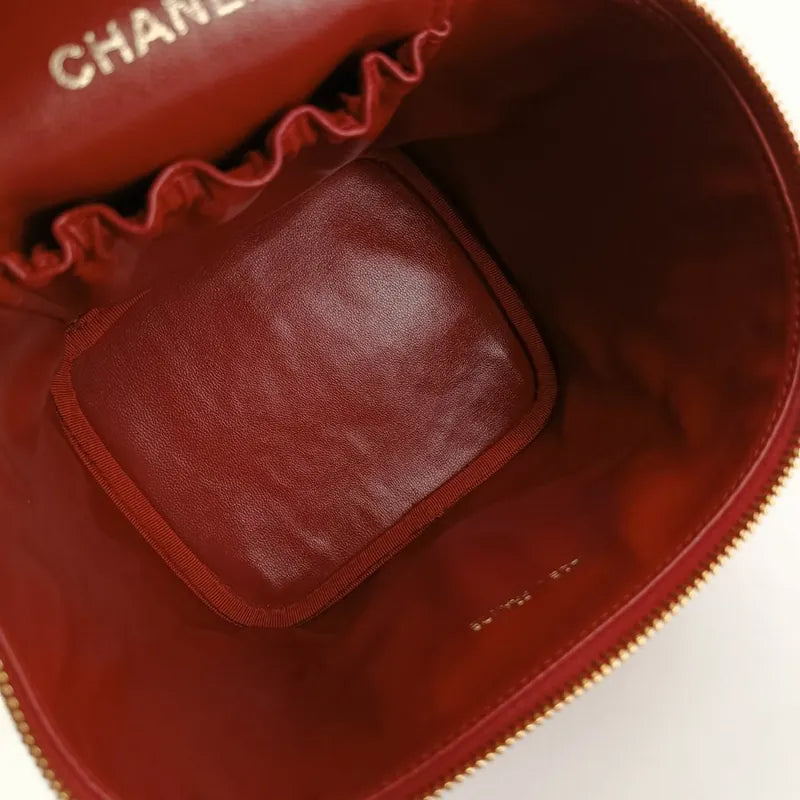 jt133-chanel-vintage-red-caviar-leather-cosmetic-bag