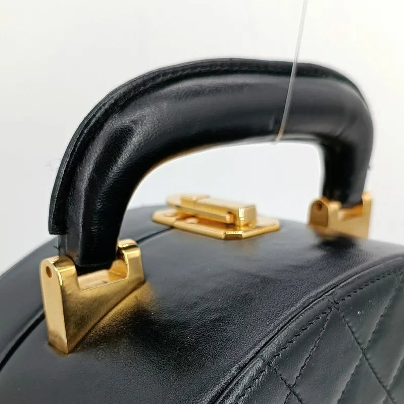 ra638-chanel-vintage-black-lambskin-quilted-vanity-case