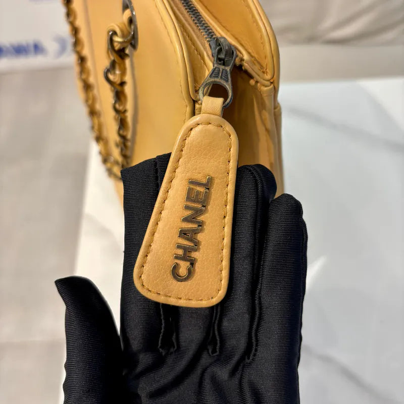 jx076-chanel-vintage-beige-calfskin-handbag