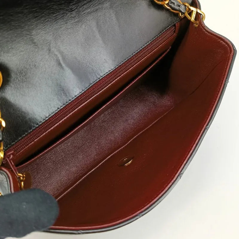 ra027-chanel-vintage-black-lambskin-22cm-diana-flap-bag