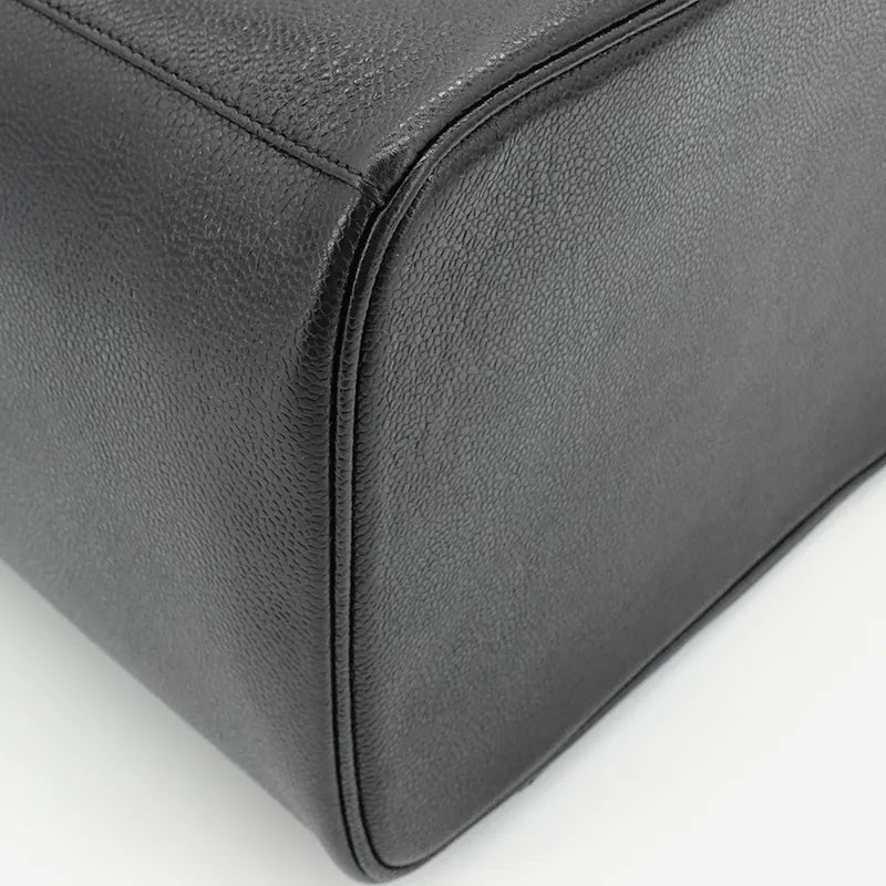 jq582-chanel-vintage-black-caviar-embossed-logo-cosmetic-bag