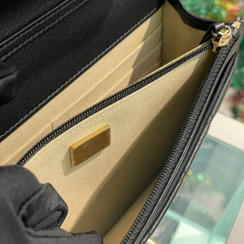 c523-chanel-black-lambskin-wallet-on-chain-